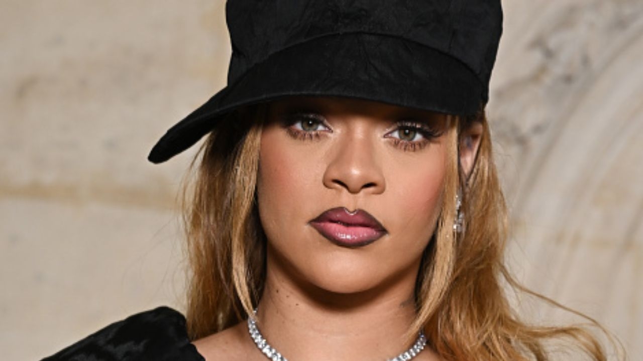 Primeiras imagens de Rihanna como o novo rosto de J’adore são divulgadas