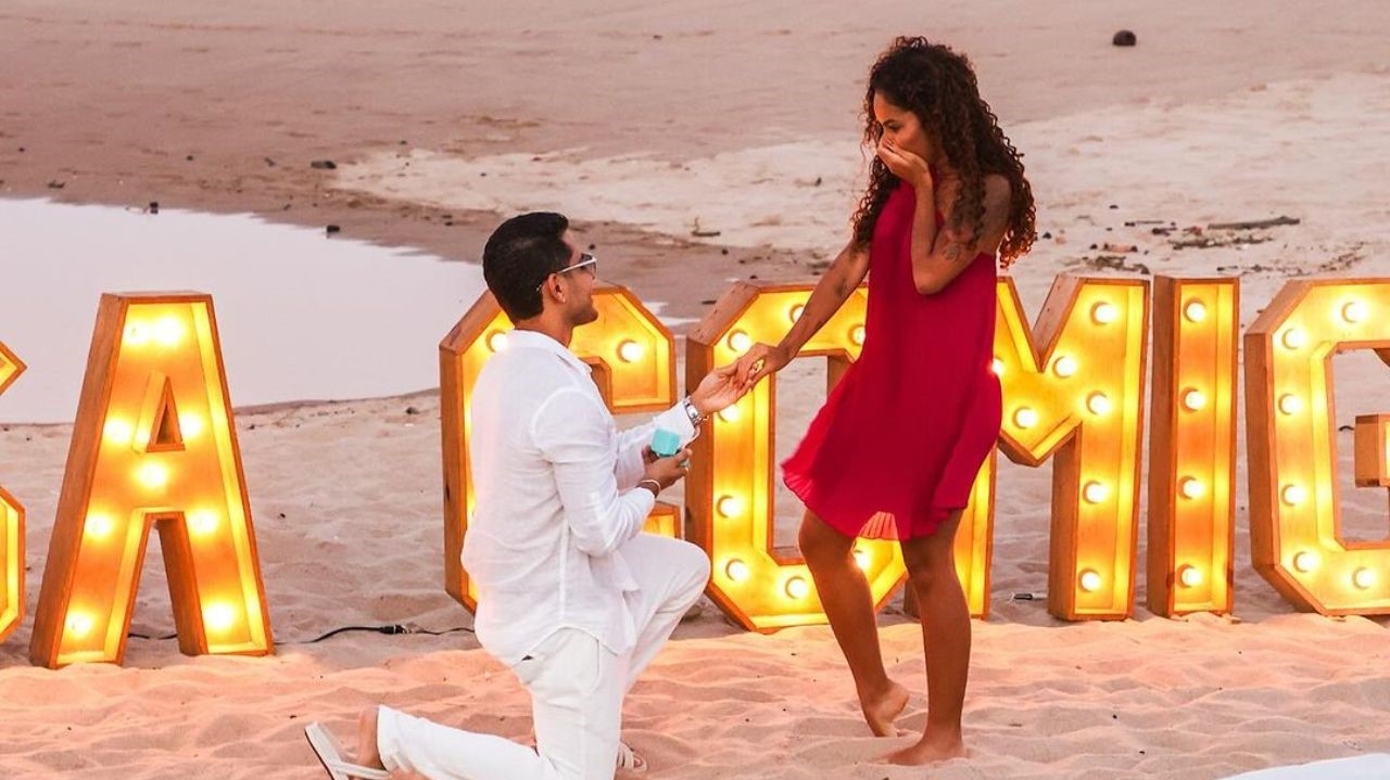 Kevy Jonny oficializa pedido de casamento a Sthe Matos