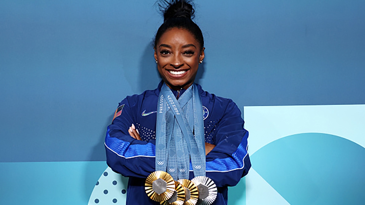Simone Biles expõe boate parisiense por cobrar valor abusivo em bebida