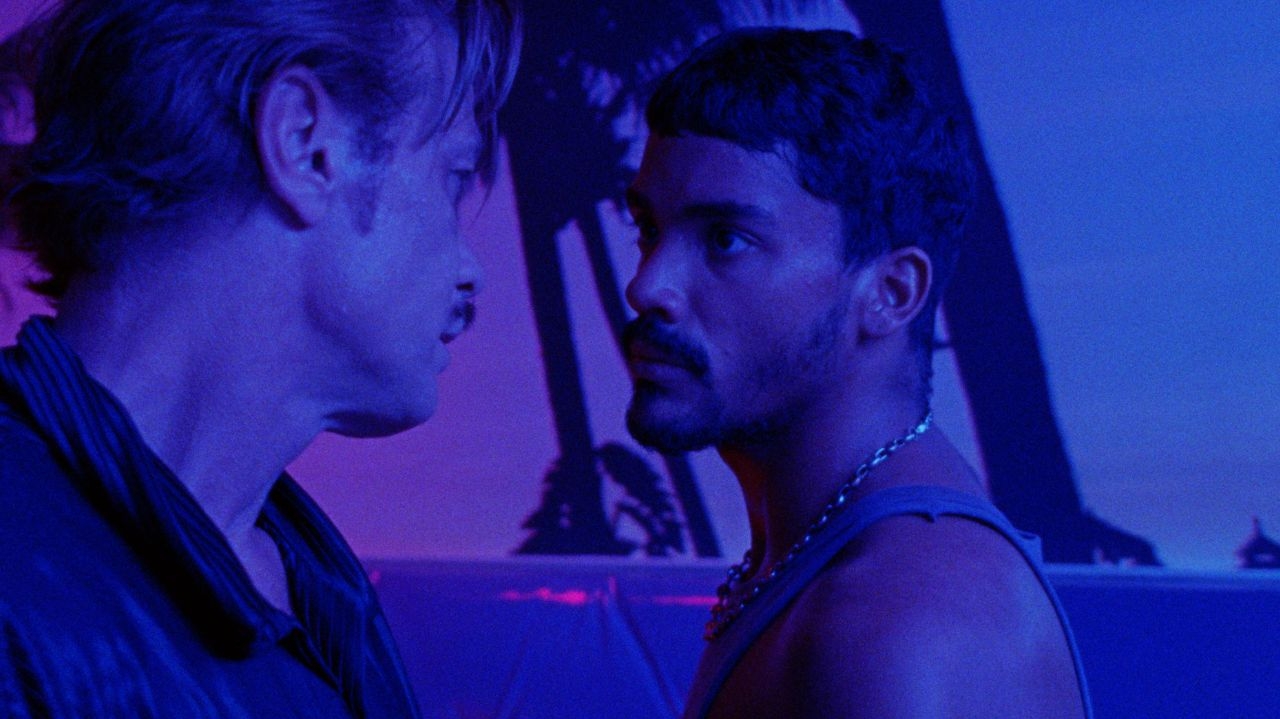 [Crítica] “Motel Destino” é o abismo entre o desejo ardente e o pavor pulsante