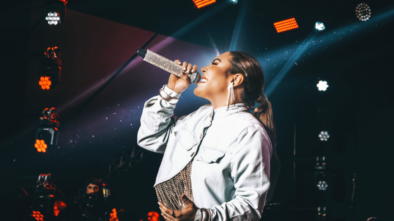 Releituras: Naiara Azevedo lança projeto com regravações de sua carreira