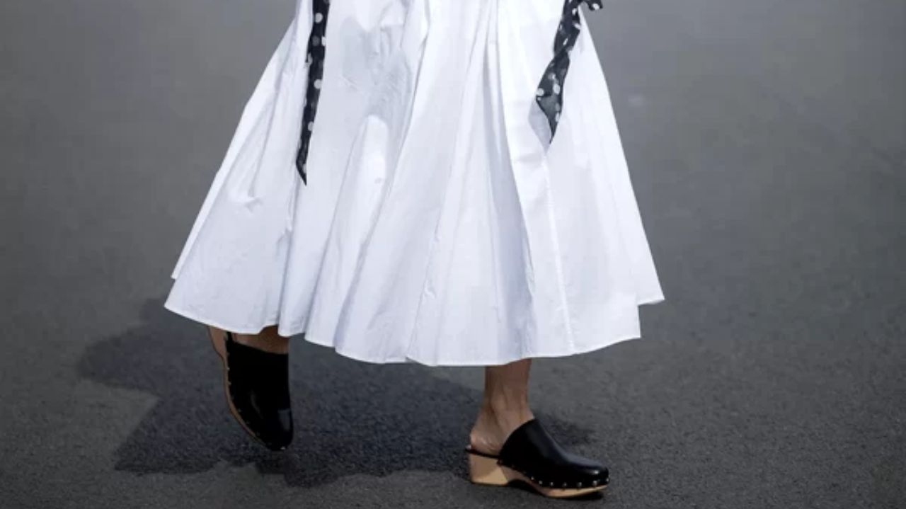 Confira a volta dos tamancos de madeira clogs boho-chic