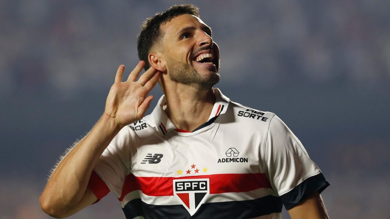 São Paulo vence em noite de quebra de recorde de público no MorumBIS