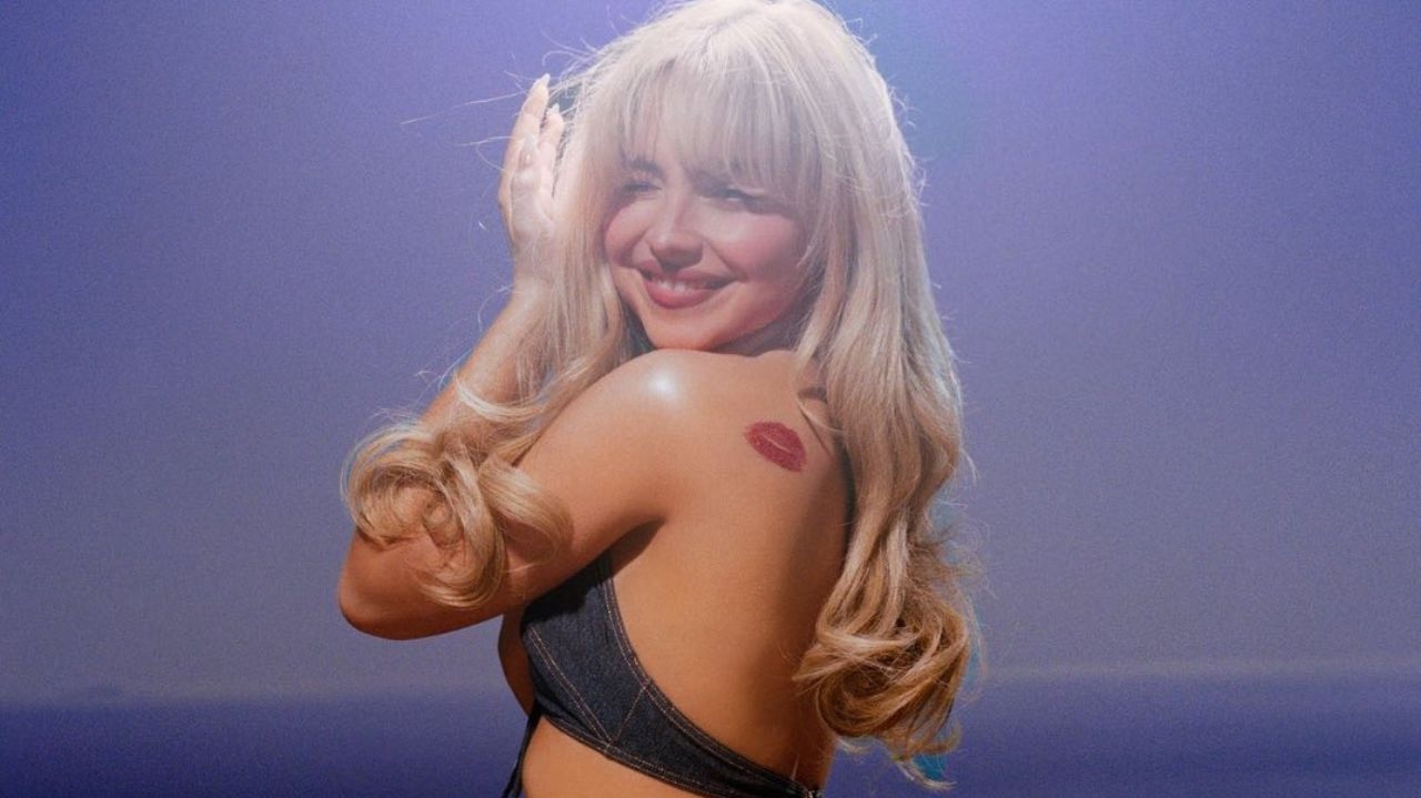 Sabrina Carpenter brilha no “The Tonight Show” e domina paradas com novo álbum