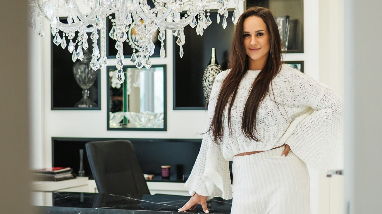 Dra. Juliane Viana empreende e revoluciona área de transplante capilar