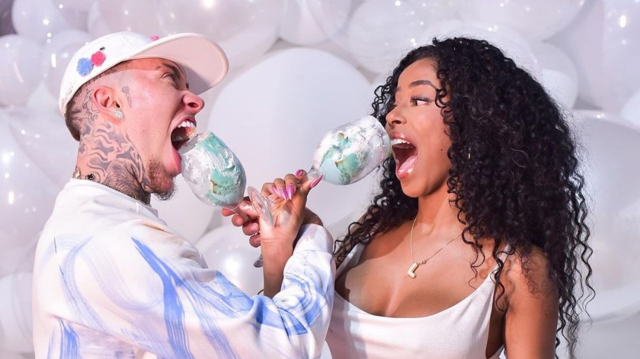 Lorena Maria fala sobre primeira gravidez de MC Daniel durante evento