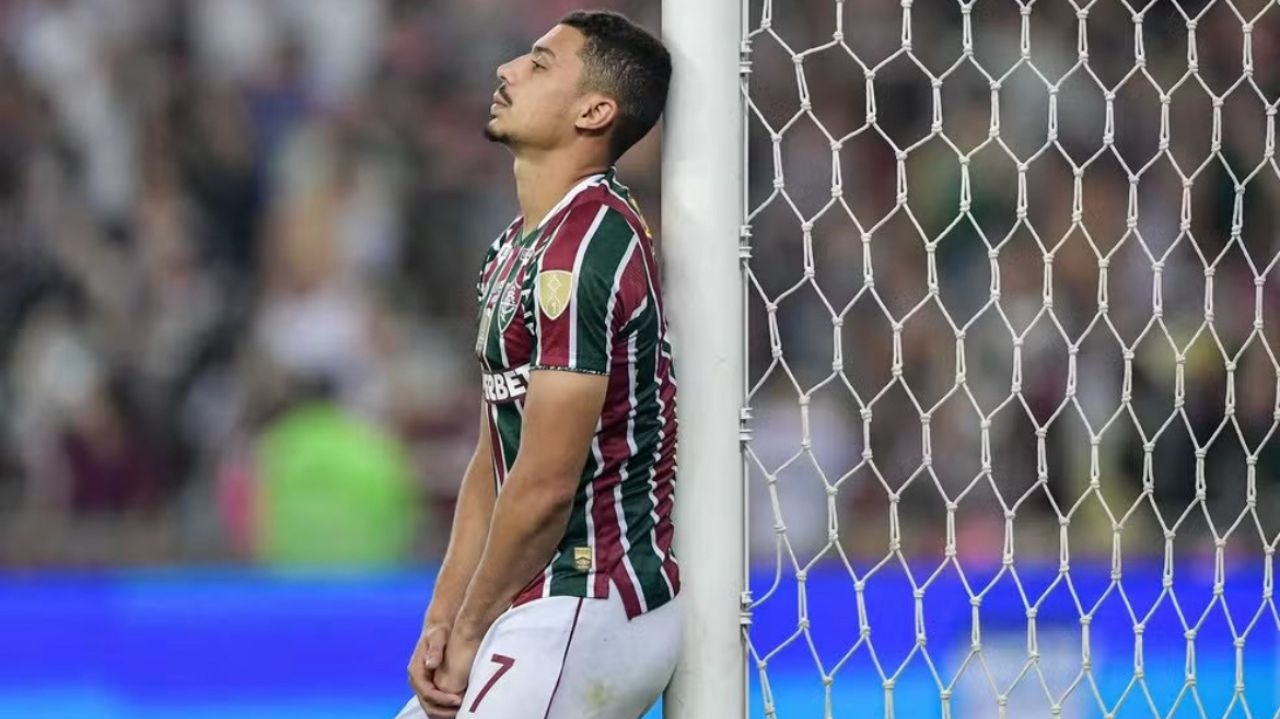 De saída do Fluminense, André se emociona ao se despedir dos companheiros