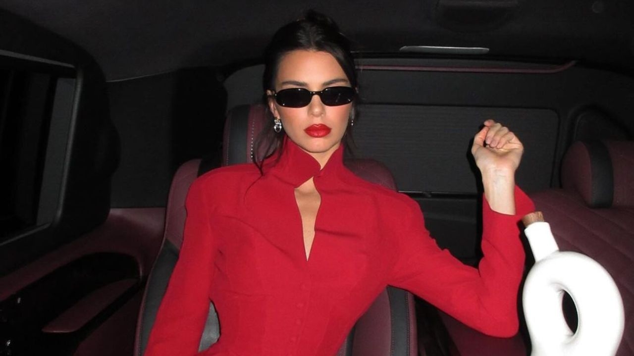 Óculos de sol mini retornam como tendência