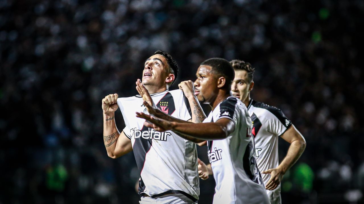 Vasco pega gosto pelas reviravoltas e faz jus à música clássica cantada pela torcida