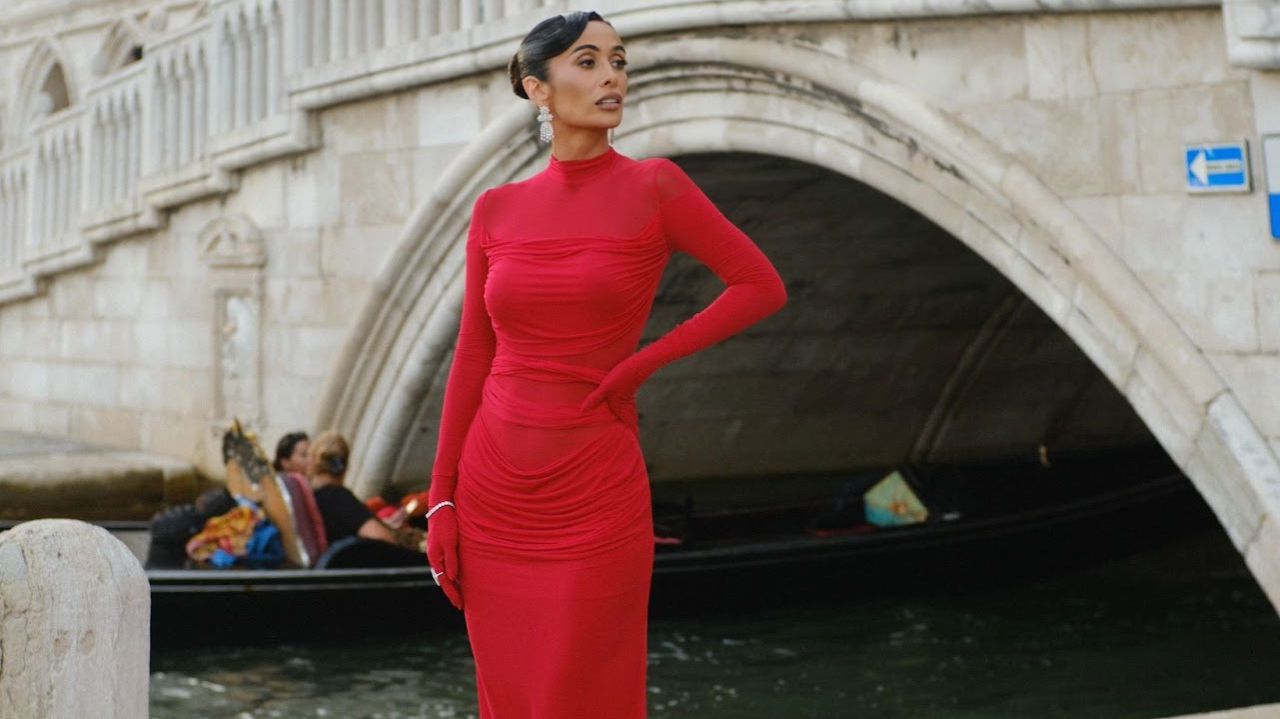 Em Veneza, Silvia Braz rouba a cena em evento com a Vanity Fair