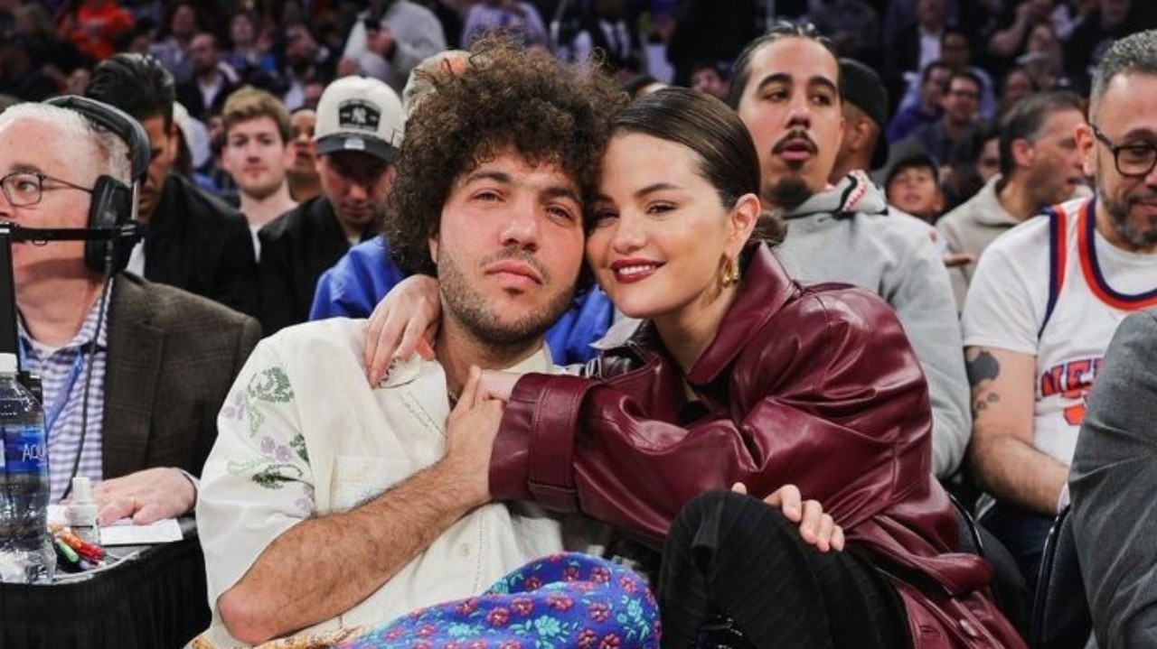 Selena Gomez é vista com um suposto anel de noivado