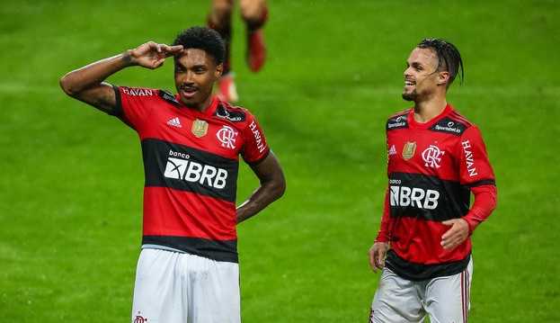 Flamengo mostra consistência tática e goleia Grêmio, garantindo vantagem nas quartas da Copa do Brasil