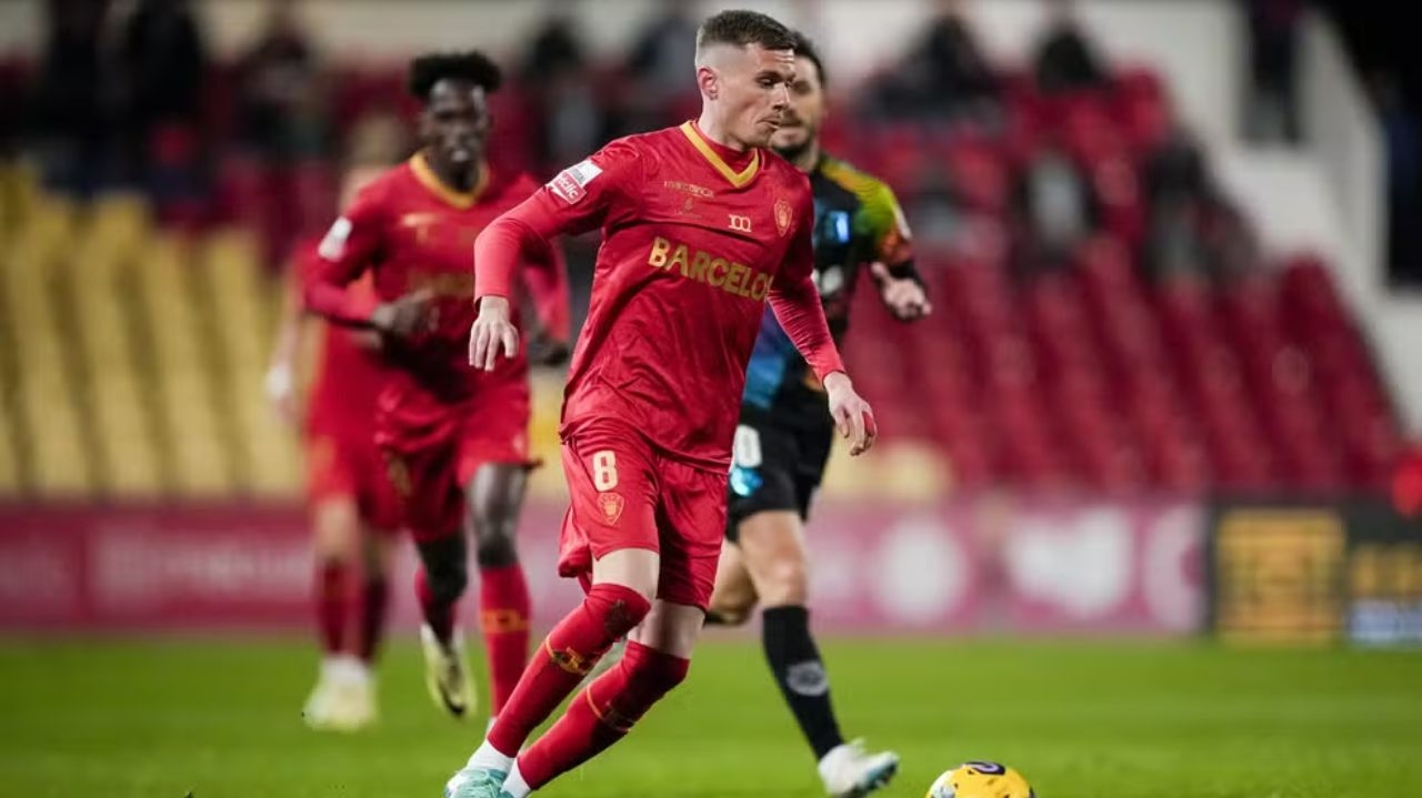 Vasco assina contrato com Maxime Domínguez