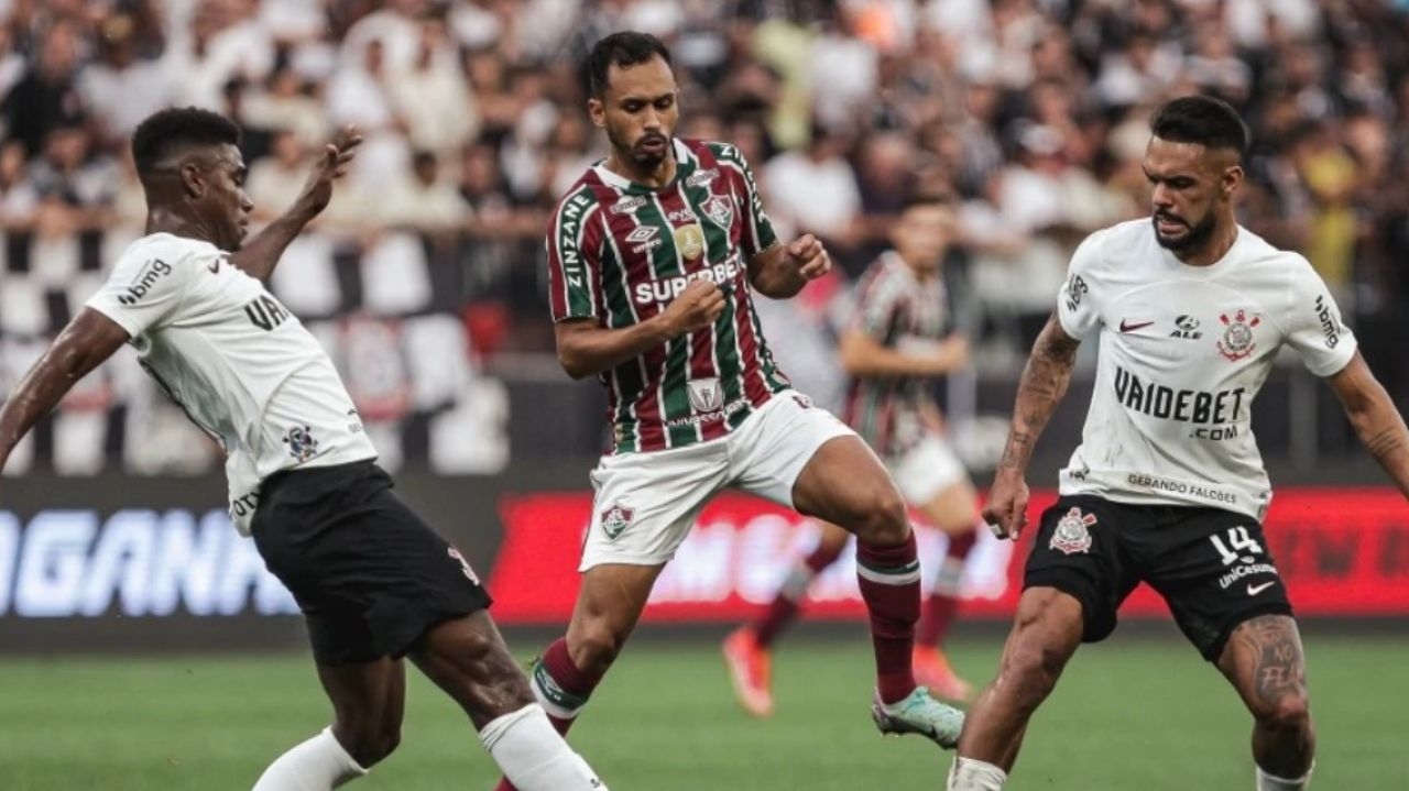 Corinthians e Fluminense voltam a vencer e sonham em continuar na série A