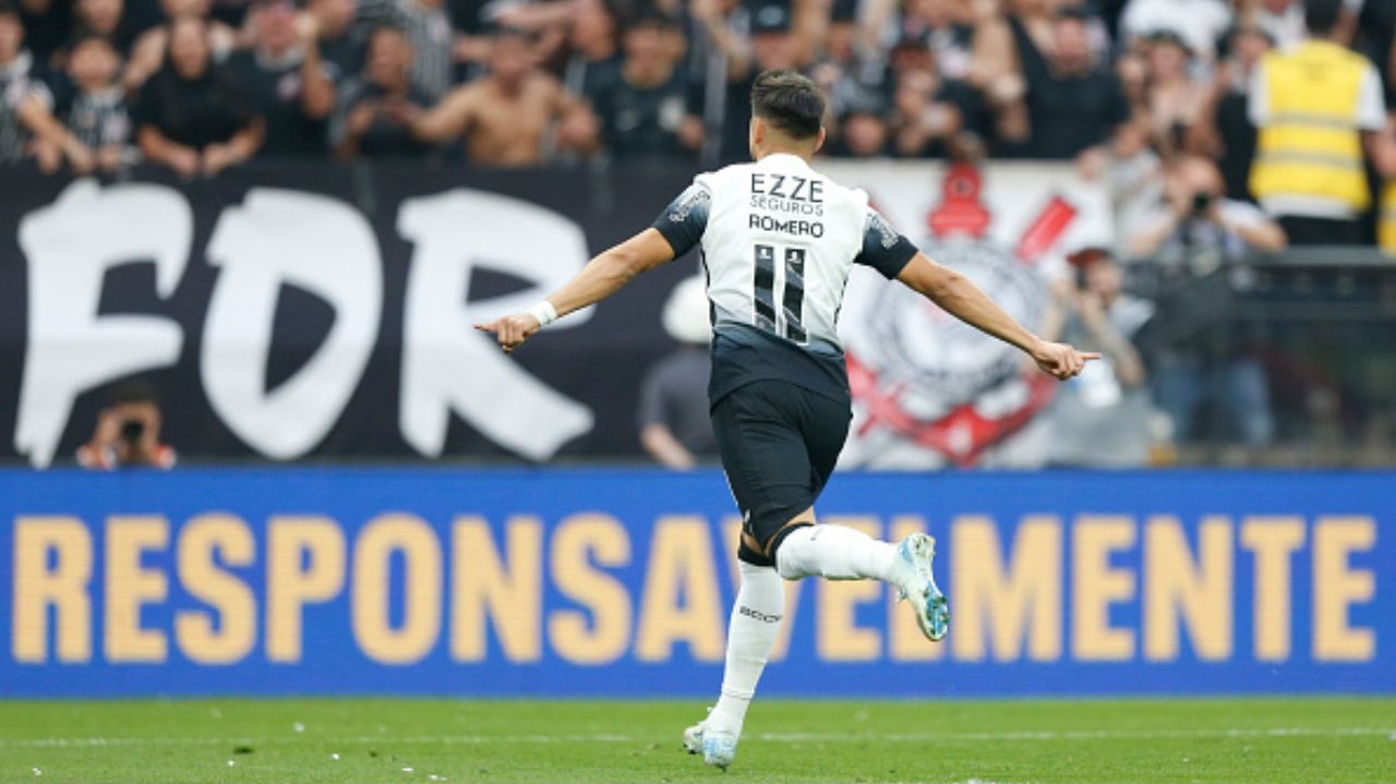 Corinthians vence Flamengo após confusão e alivia pressão no Brasileirão