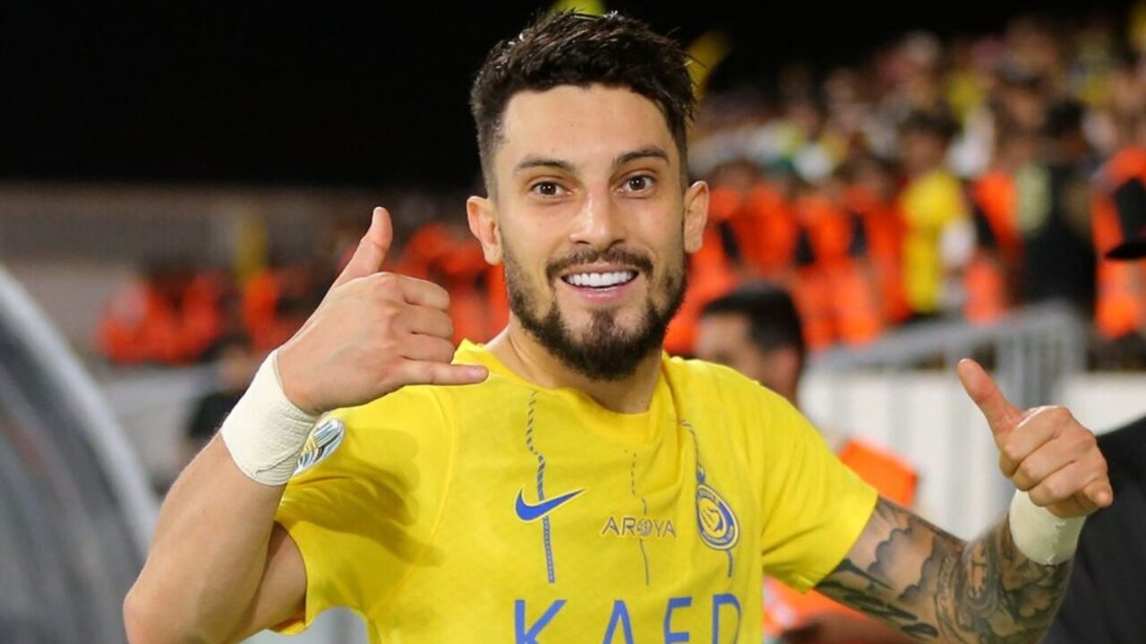 Alex Telles tem contrato rescindido com o Al-Nassr e está livre no mercado