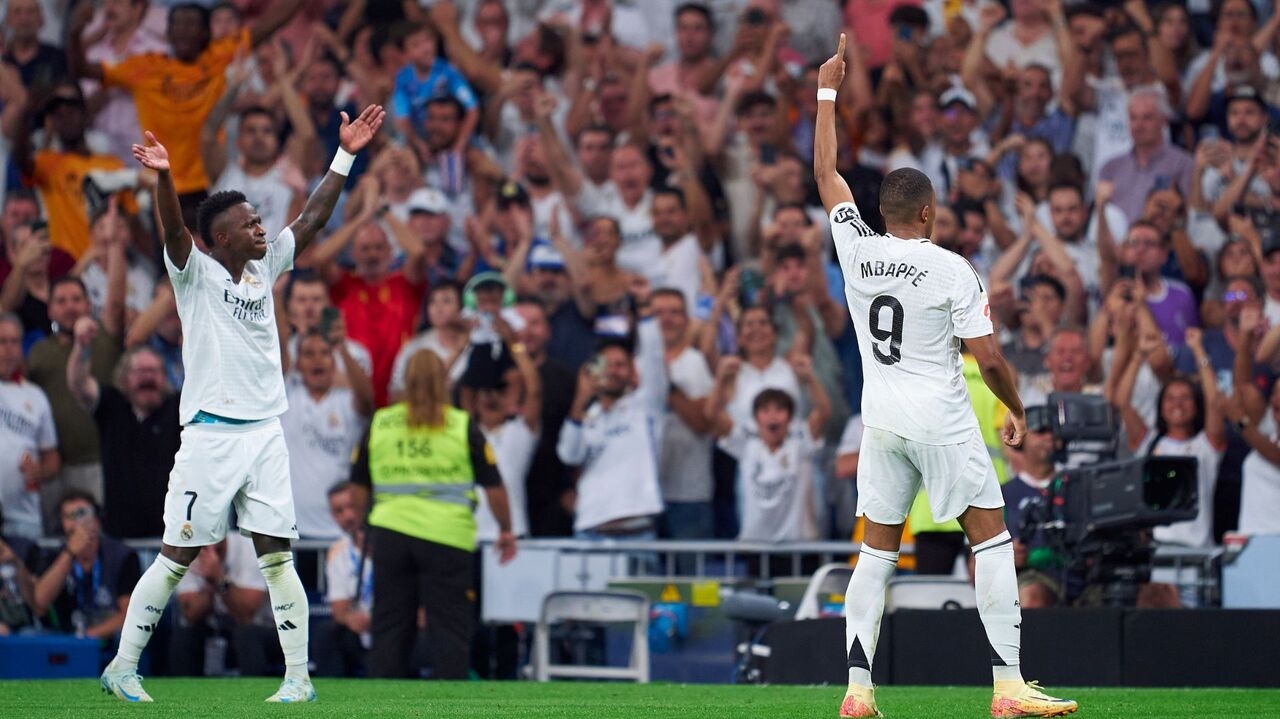 Vini Jr. cede pênalti a Mbappé e gera elogios de Carlo Ancelotti