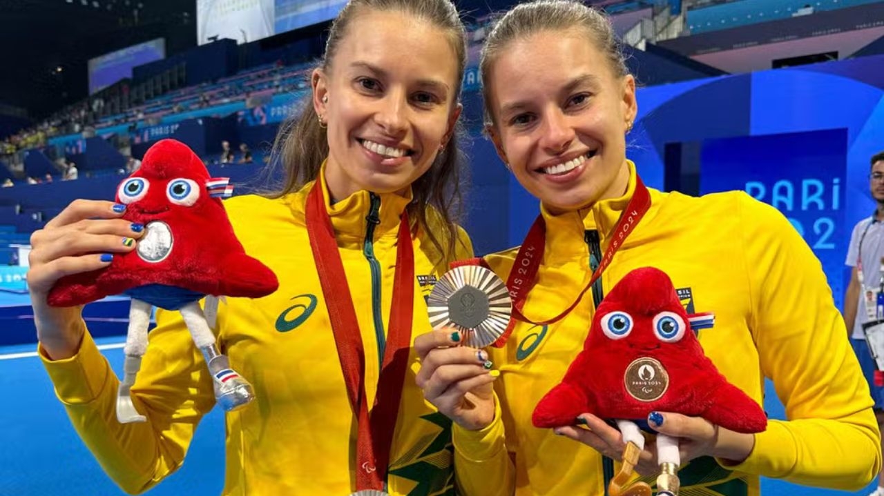 Paraolimpíadas: gêmeas da natação fazem “dobradinha” e garantem pódio