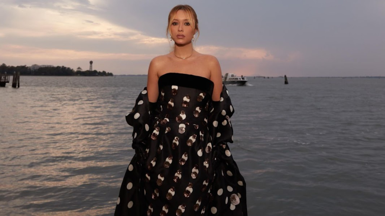 Maria Braz faz debut em première de Almodóvar em Veneza