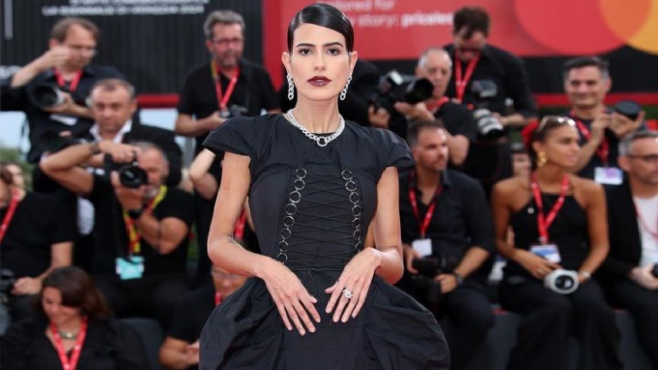 Anttónia veste moda brasileira e é destaque em Veneza