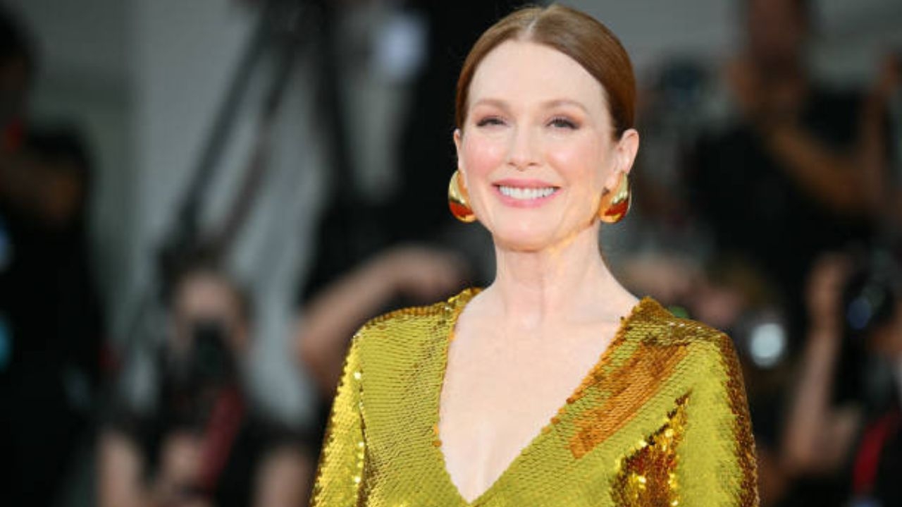 Juliane Moore rouba a cena em tapete vermelho no Festival de Veneza