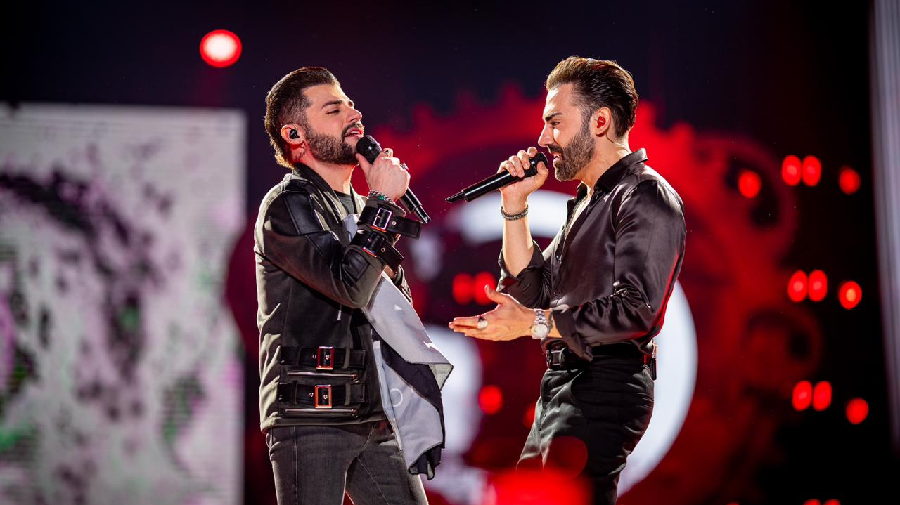 DVD de Guilherme e Benuto em São Paulo: joias de meio milhão e looks exclusivos