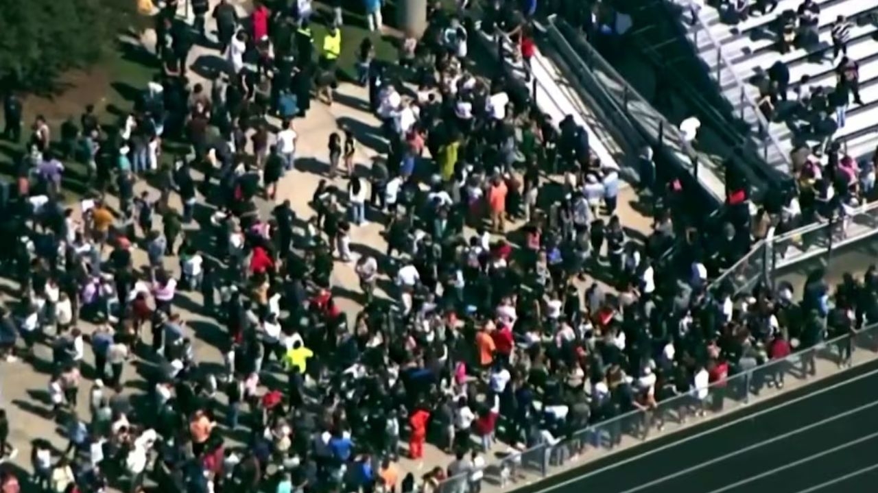 Atirador abre fogo em escola na Geórgia, EUA; quatro mortos e nove feridos, segundo a polícia