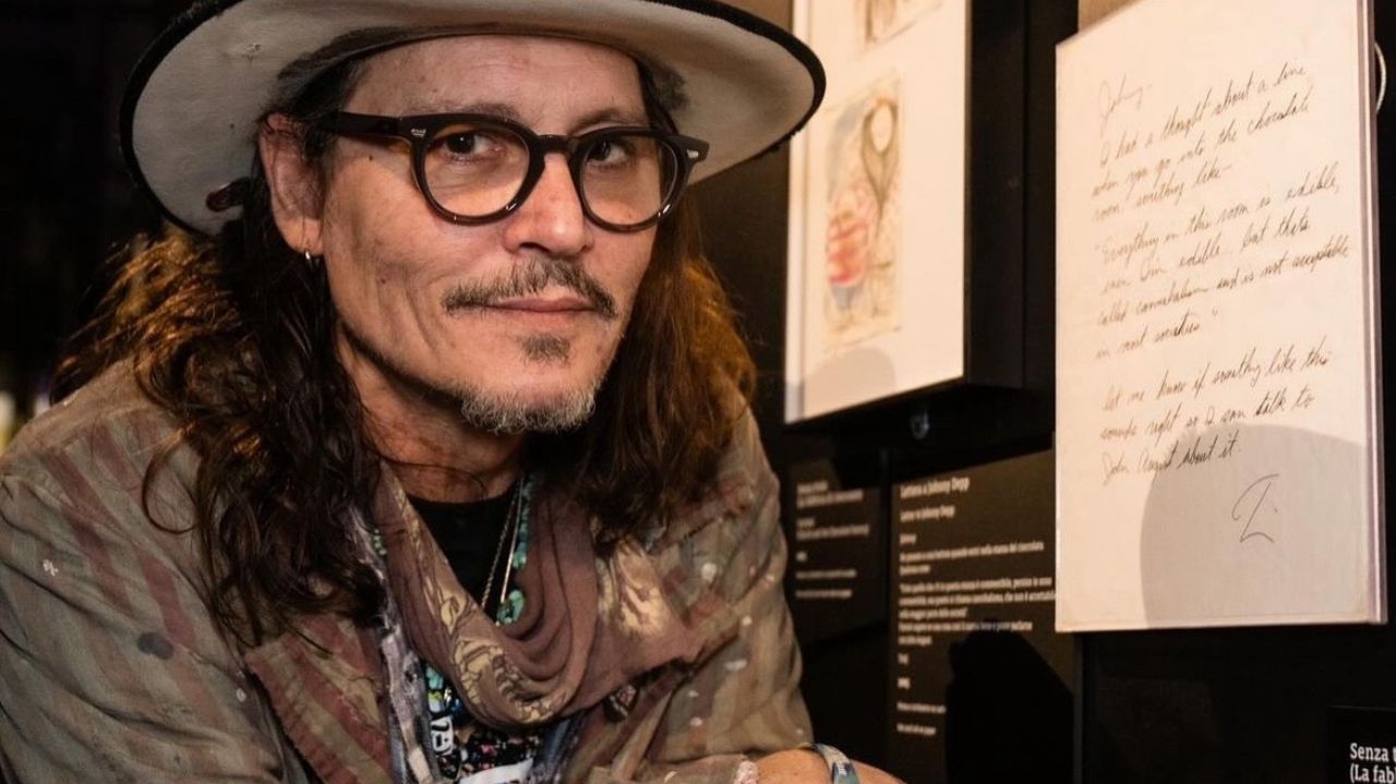 Adeus aos dentes de pirata: Johnny Depp exibe sorriso perfeito