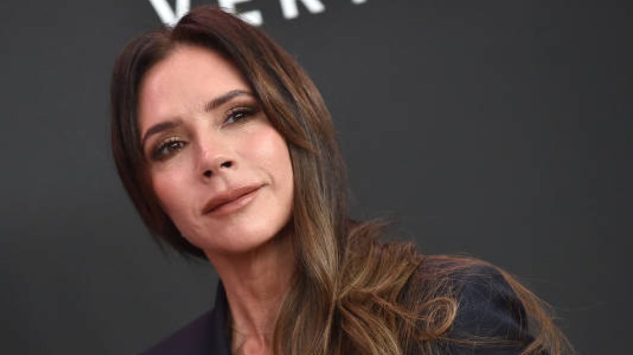 Victoria Beckham surpreende com novo corte de cabelo e lança tendência