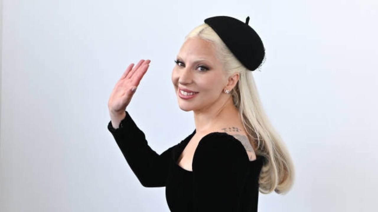Meia pata: Lady Gaga revive tendência antiga para os dias atuais