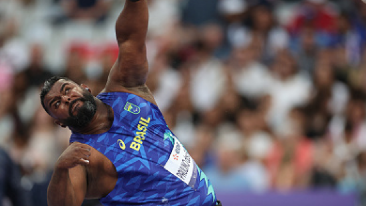 Thiago Paulino conquista medalha de prata paralímpica no arremesso de peso