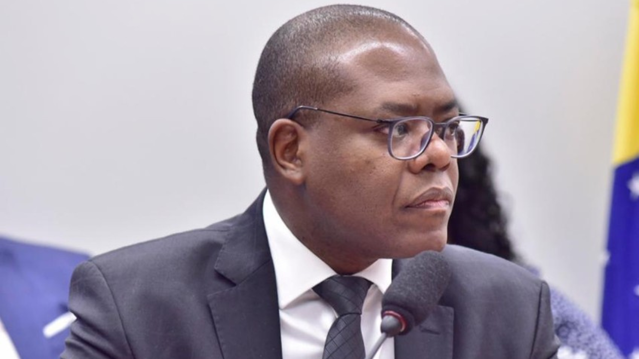 Silvio Almeida é retirado do cargo após denúncias de assédio