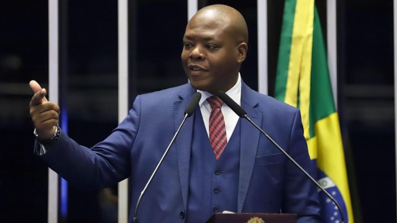 Silvio Almeida afirma em nota ter pedido a Lula que o demitisse