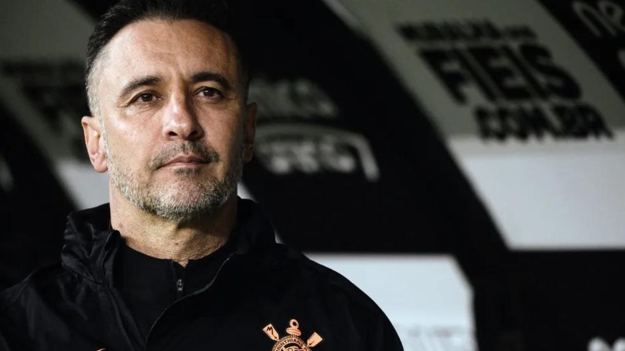 Justiça do trabalho encerra ação milionária de Vitor Pereira conta o Corinthians