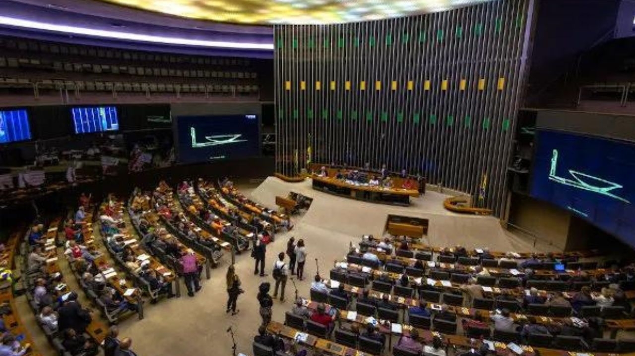 Câmara aprova projeto que determina a instalação de “botões de pânico” em escolas no Brasil