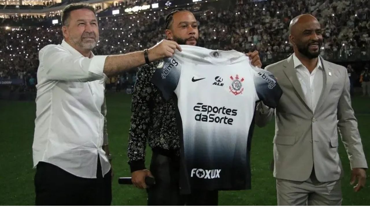 Memphis Depay é apresentado na Neo Química Arena