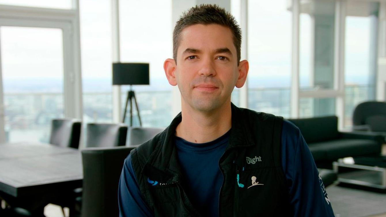 Bilionário Jared Isaacman lidera primeira caminhada espacial privada da história