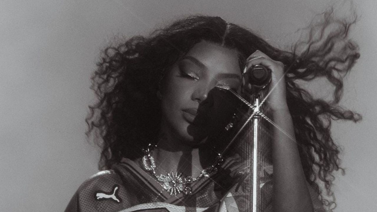 Ludmilla brilha no palco com look impecável criado pelo maquiador das estrelas