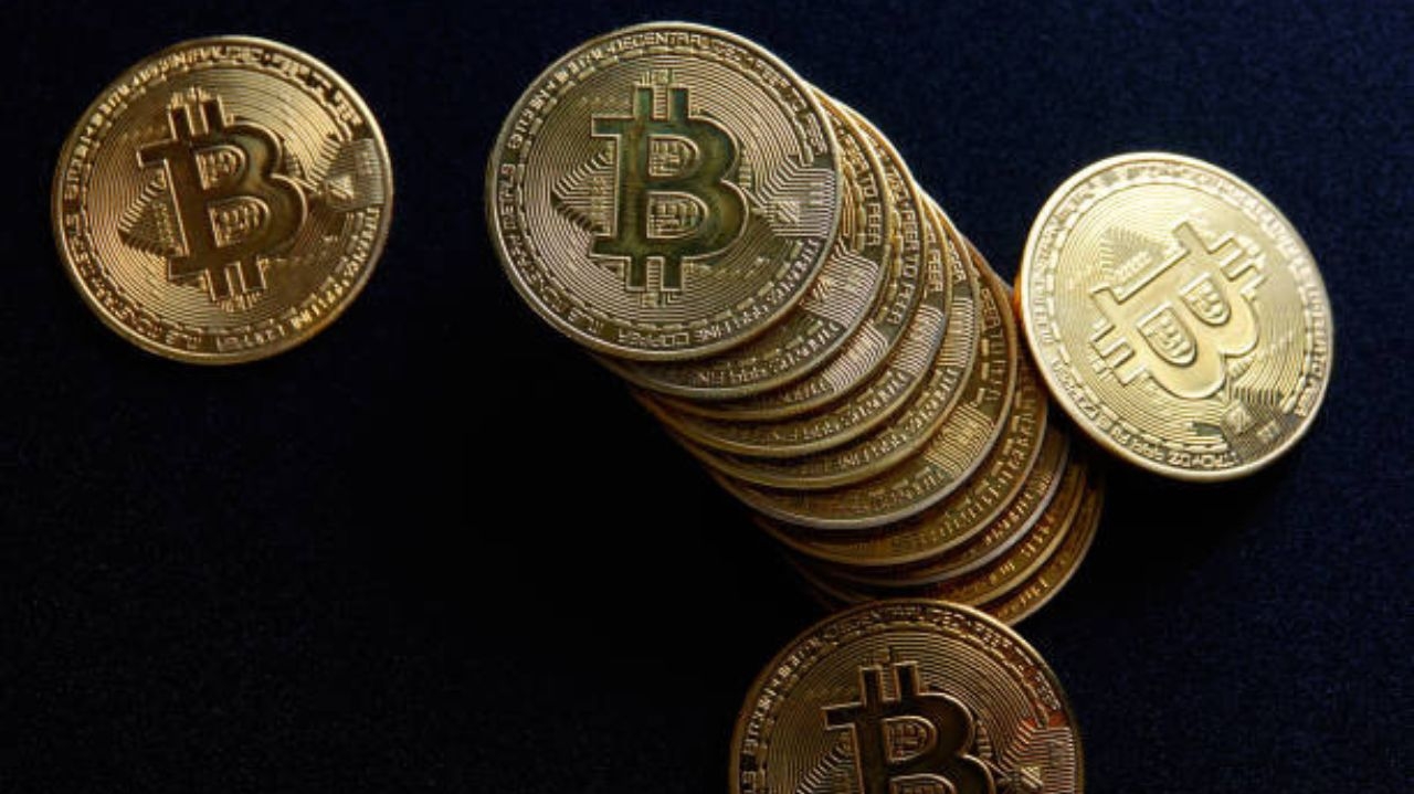 Jogador Jucilei e Sasha Meneghel caem em golpe do “Sheik dos Bitcoins”