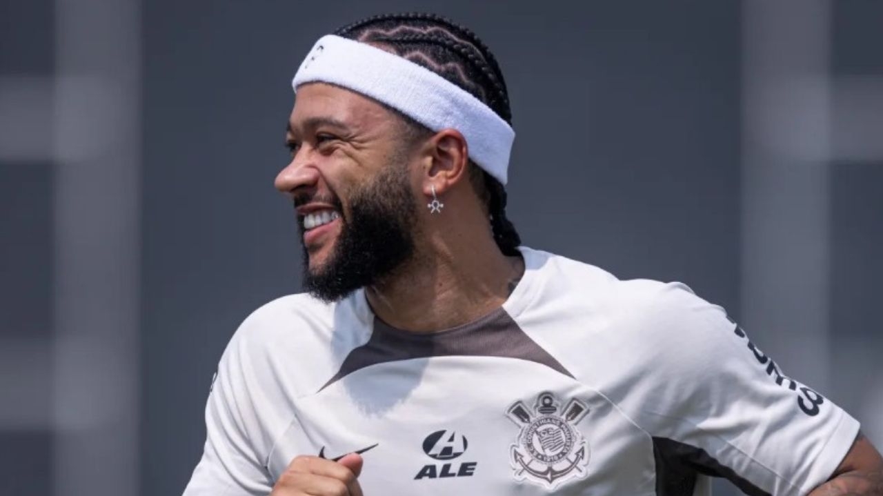 Memphis Depay pode estrear em Corinthians x Atlético MG