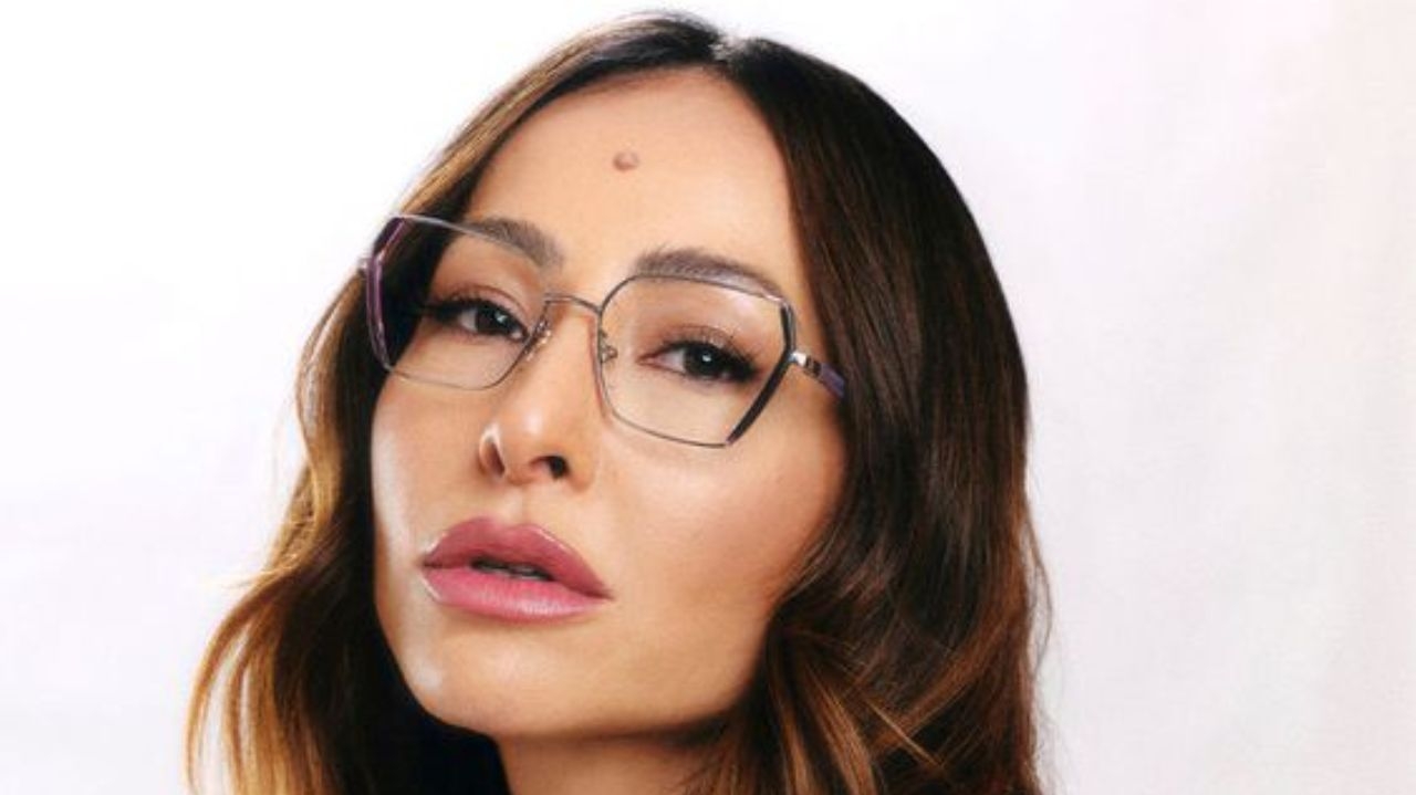 Sabrina Sato aparece com vestido luxuoso de R$18 mil em programa de TV