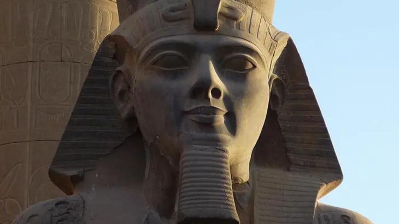 Arqueólogos encontram espada com o nome de Ramsés II no Egito