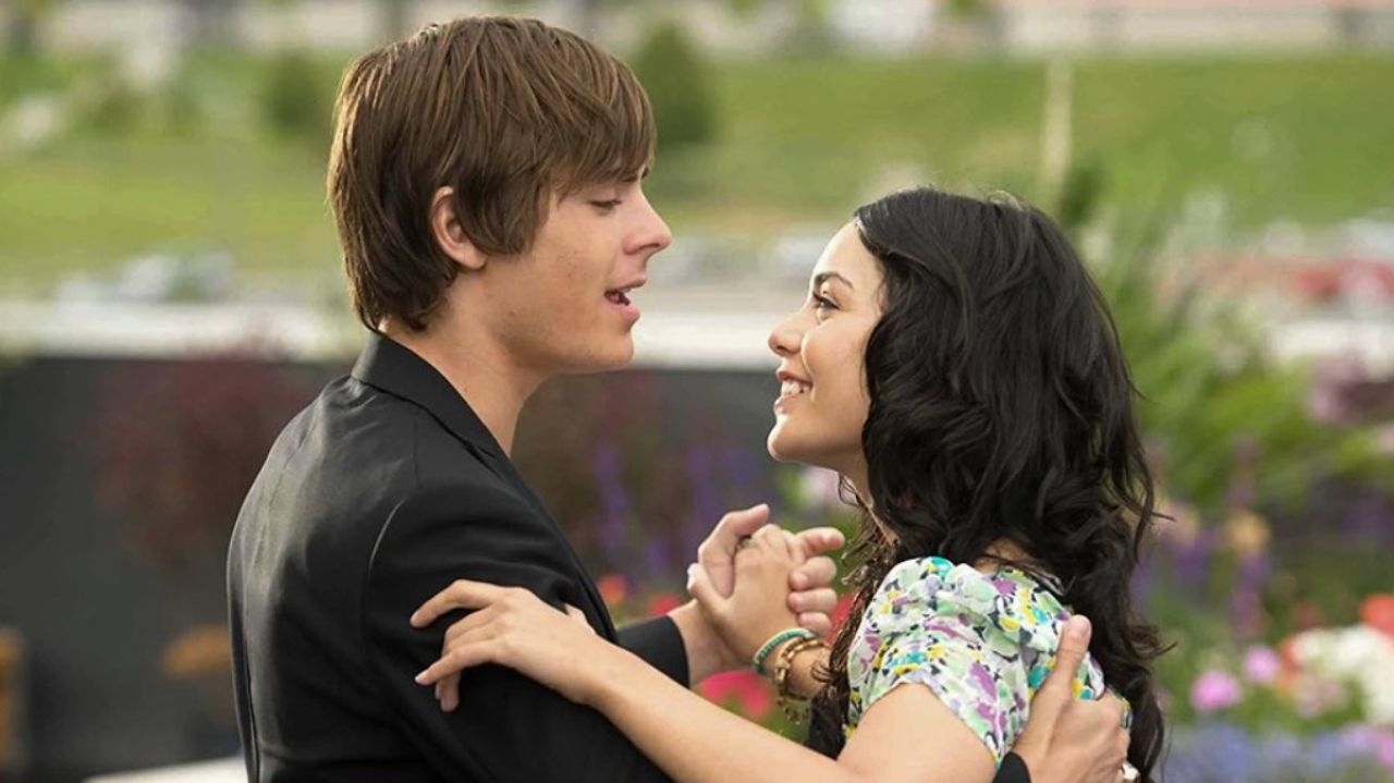 Novos detalhes do romance entre Vanessa Hudgens e Zac Efron vem à tona em livro