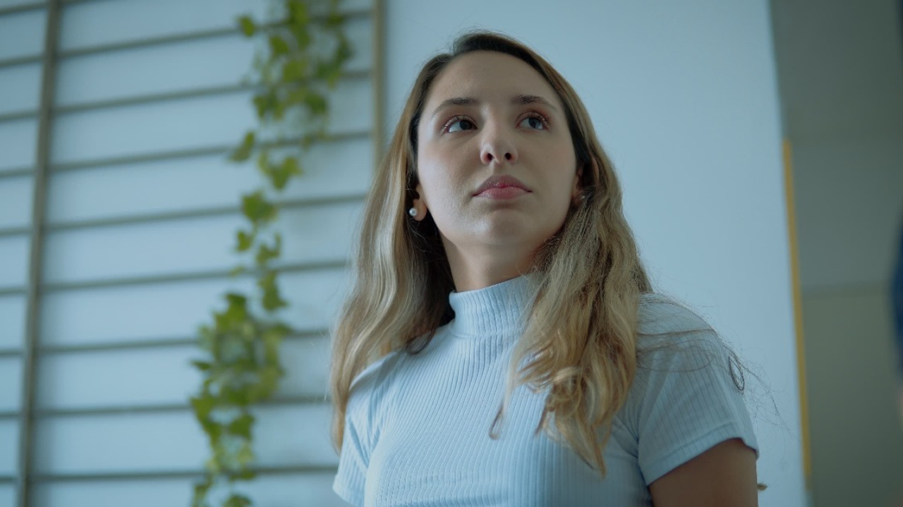 Amanda Celi ganha destaque no curta-metragem de suspense “Duplo Sentido”