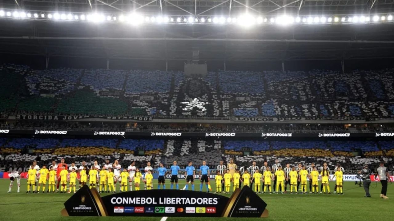 Botafogo bate recorde de sócios e exibe mosaico inédito em jogo contra o São Paulo