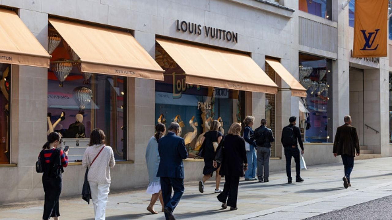 Louis Vuitton é acusada de racismo por clientes da loja