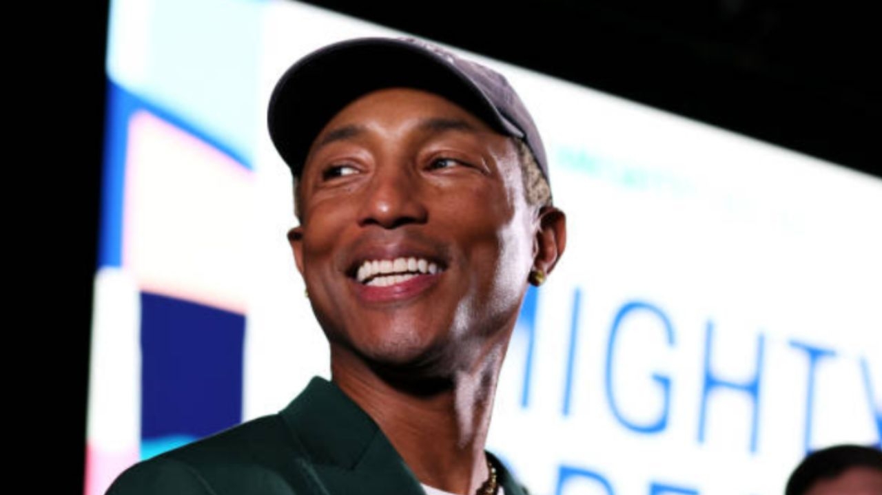 Pharrell Williams critica celebridades que se envolvem na política : “Melhor ficar quieto”