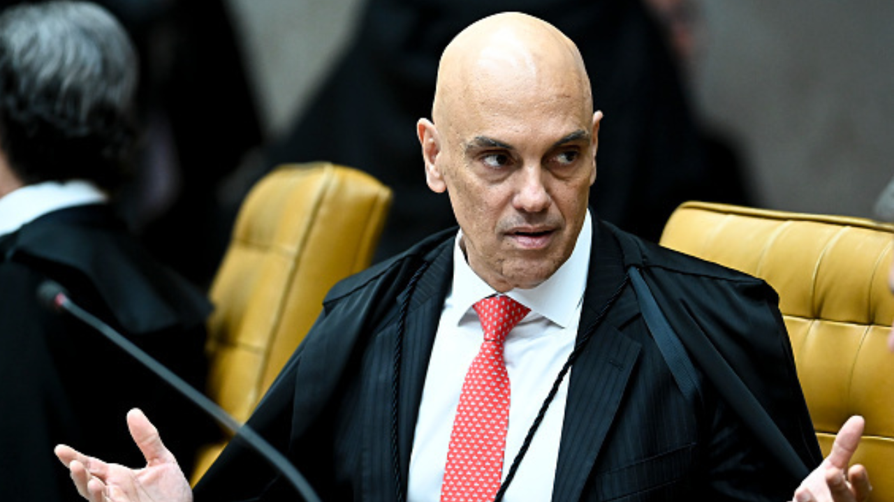 X de Elon Musk apresenta advogados e ministro do STF exige comprovação