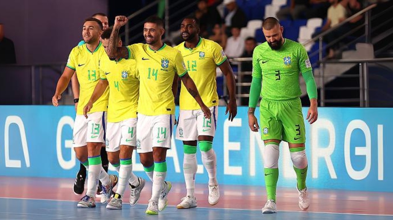 Brasil vence mais uma partida por goleada e se classifica no mundial de futsal