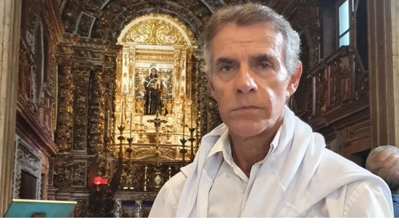 Mário Gomes enfrenta policiais e protesta com panelas contra despejo